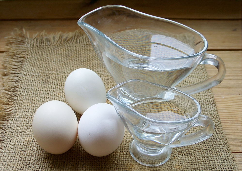 How to boil eggs in the microwave