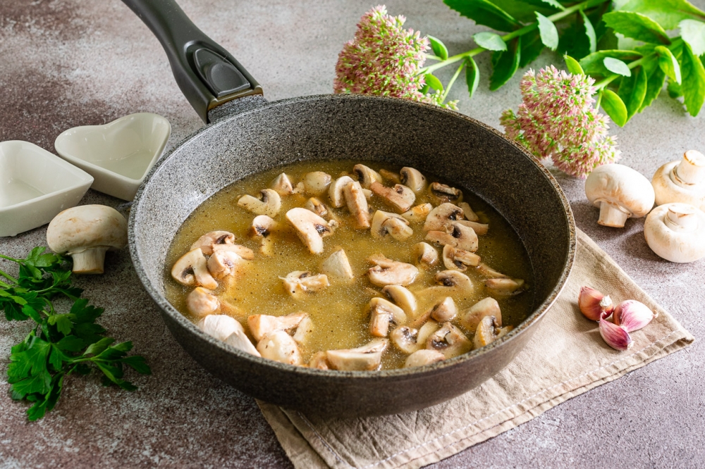 Easy creamy mushroom chicken recipe for dinner